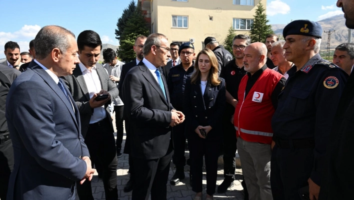 Malatya Valisi Yavuz, deprem nedeniyle başlatılan saha taramalarını inceledi