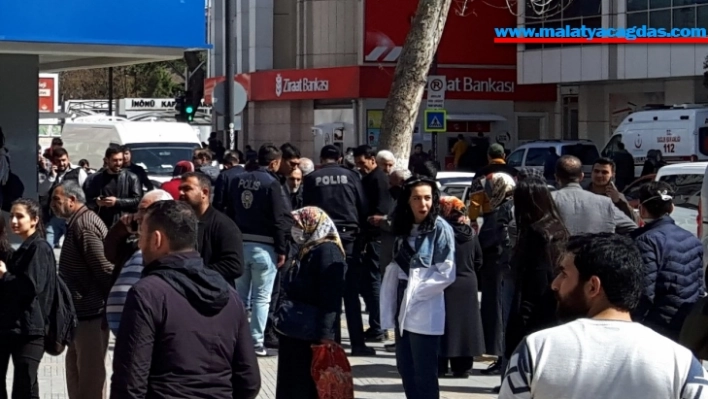 Malatya'da Caddelerde İnsan Yoğunluğu