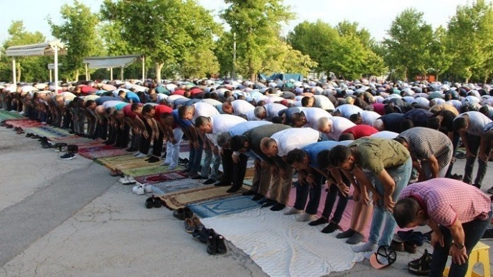 Malatya'da camiler doldu taştı