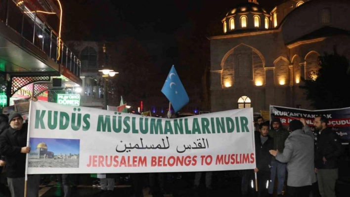 Kur'an-ı Kerim yakılmasını protesto için yürüdü