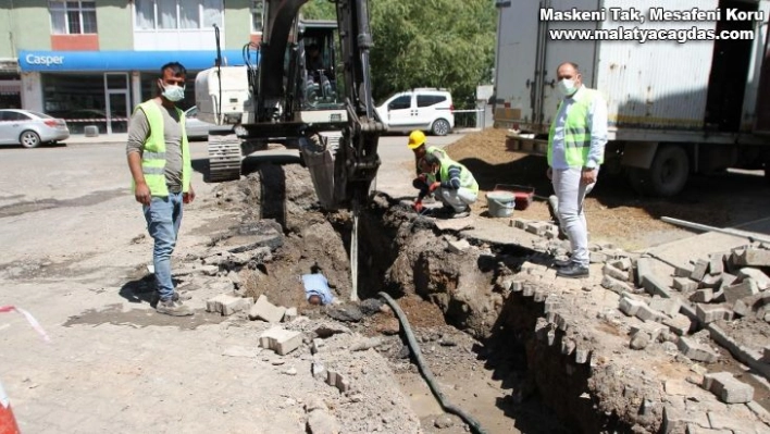 Malazgirt'te kanalizasyon çalışmaları devam ediyor