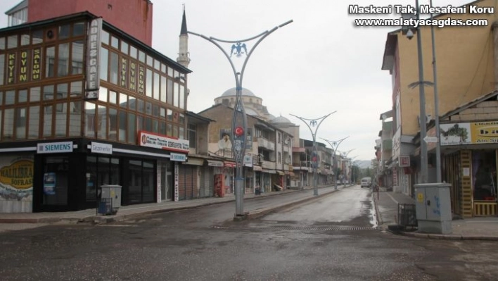 Malazgirt'te sokağa çıkma kısıtlaması nedeniyle sokaklar sessizliğe büründü