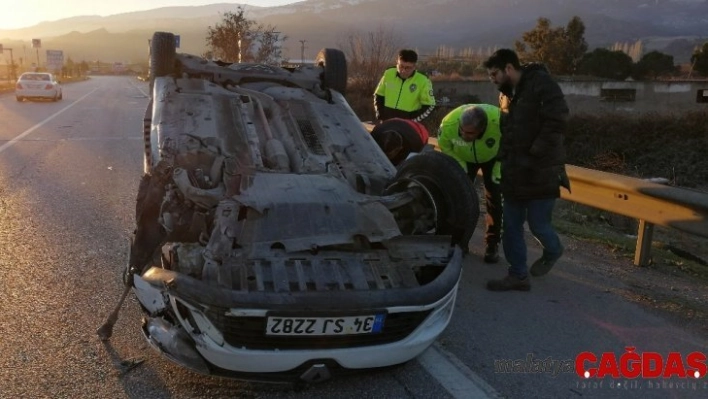 Manisa'da otomobil karşı şeride geçip takla attı: 1 yaralı