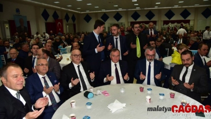 Manisa'daki MHP kadroları vefa yemeğinde buluştu