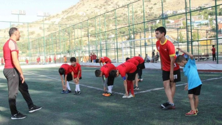 Mardin'de geleceğin futbol yıldızları yetişiyor