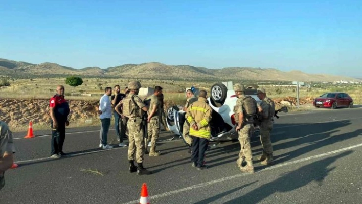 Mardin'de otomobil ters yattı: 4 yaralı