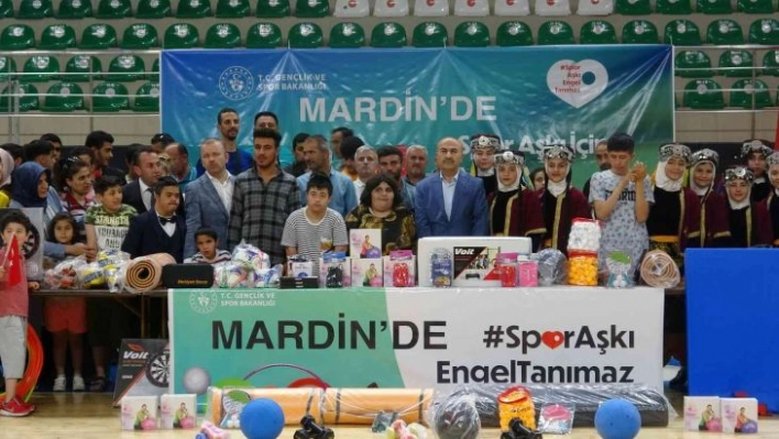 Mardin'de özel gereksinimli çocuklara spor malzemesi dağıtıldı