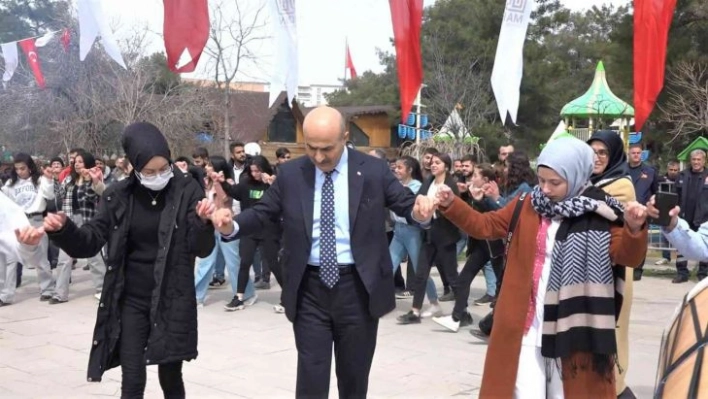 Mardin Valisi Demirtaş, Nevruz'da vatandaşlarla halay çekti