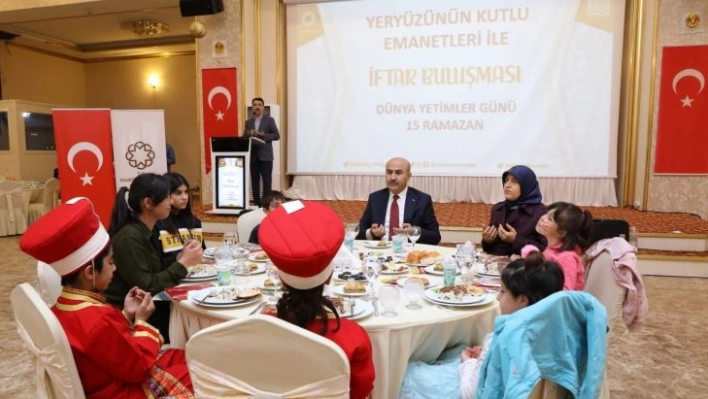 Mardin Valisi Demirtaş, yetim ve öksüz çocuklarla iftar yaptı