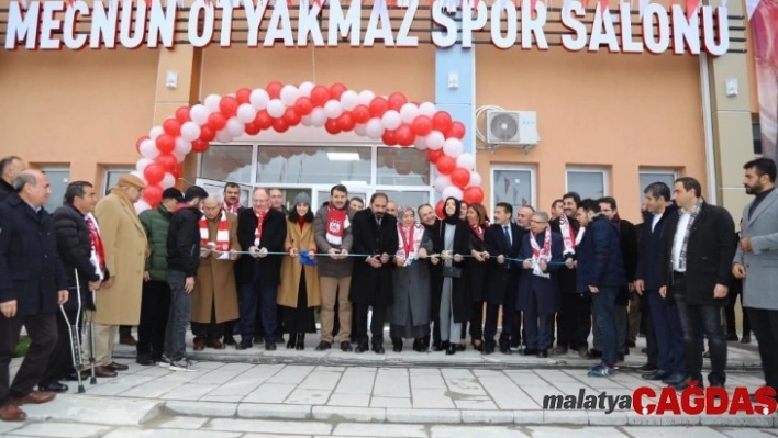 Mecnun Otyakmaz'ın ismi spor salonuna verildi