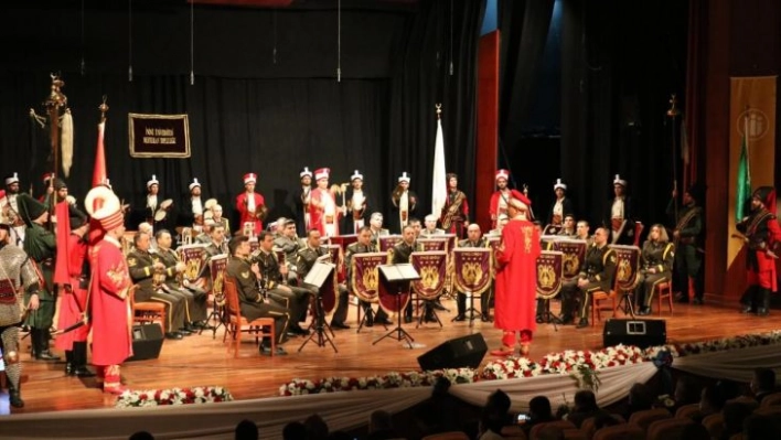 Mehteran ve askeri orkestra aynı sahnede