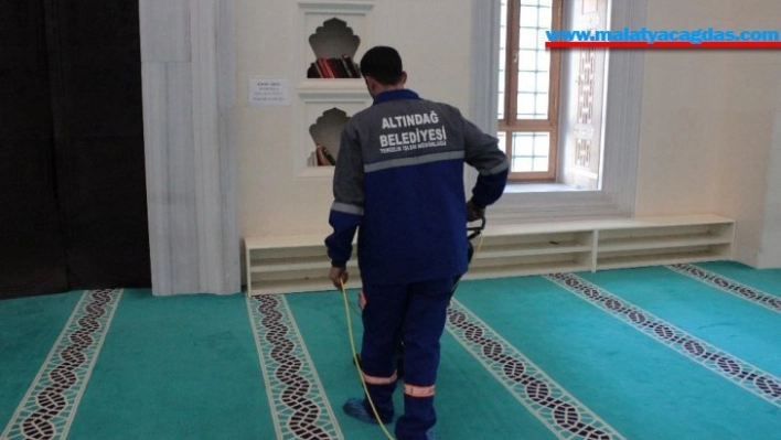 Melike Hatun Camii virüs tehlikesine karşı dezenfekte edildi