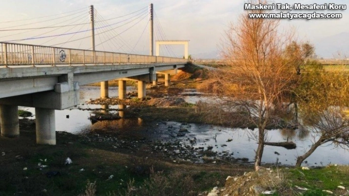 Menderes Nehri alarm vermeye başladı