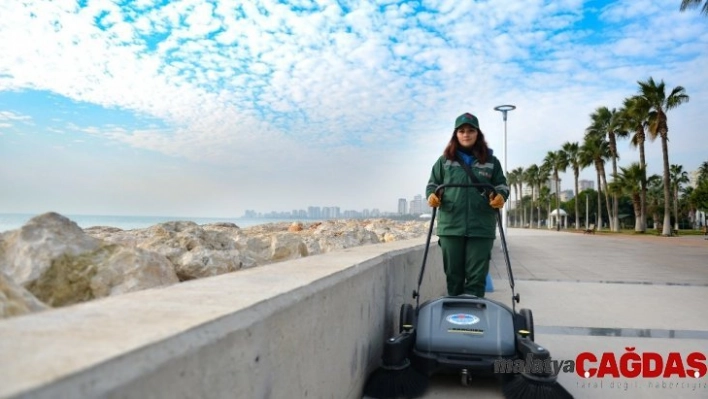 Mersin Büyükşehir, 10 adet süpürge makinesi aldı