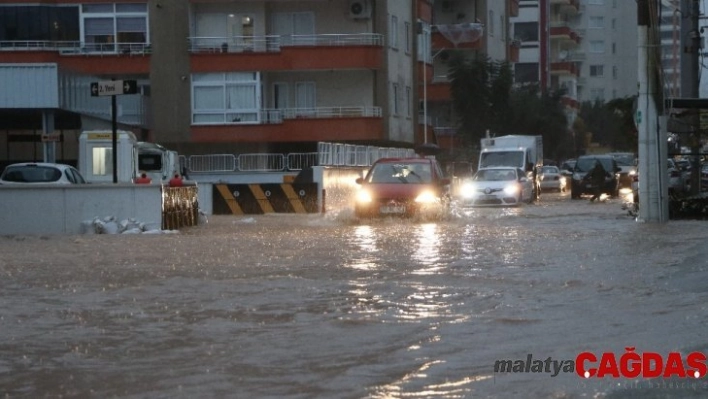 Mersin'de aşırı yağış ölüme neden oldu, bir kişi ise kayıp