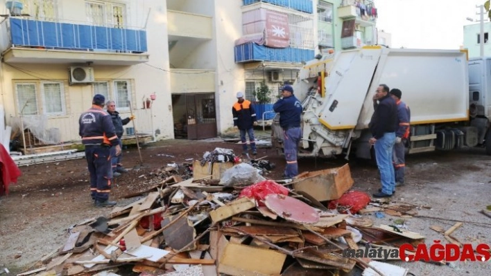 Mersin'de bir evden 10 ton çöp çıktı