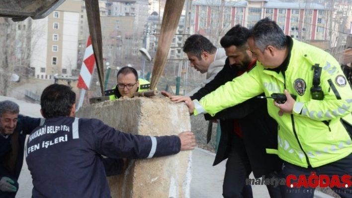 Merzan Mahallesi yoluna beton bariyer bırakıldı