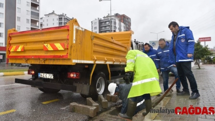 MESKİ ekipleri, su tahliye çalışmalarını aralıksız sürdürüyor