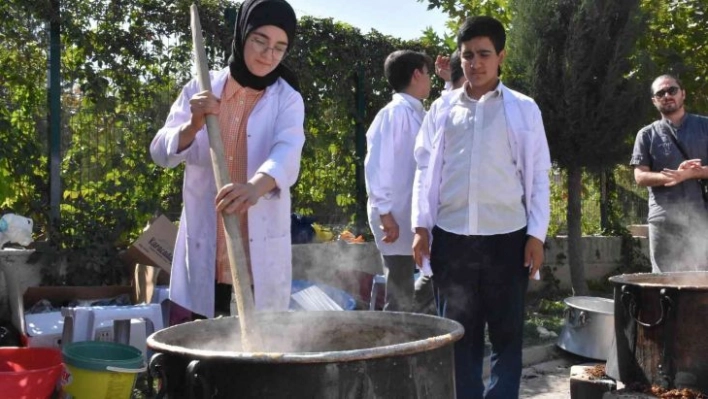 Meslek lisesinde şıra şenliği