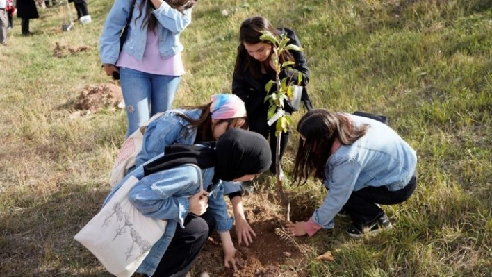 Mezun oldukları üniversitede hatıra ormanı oluşturdular