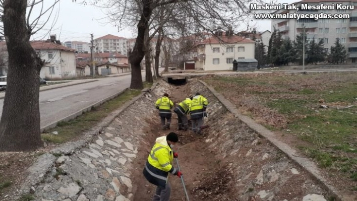 Mimar Sinan Mahallesinde kanal temizliği