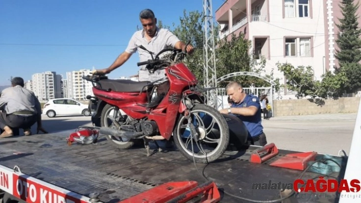 Minibüs ile motosiklet çarpıştı: 1 yaralı