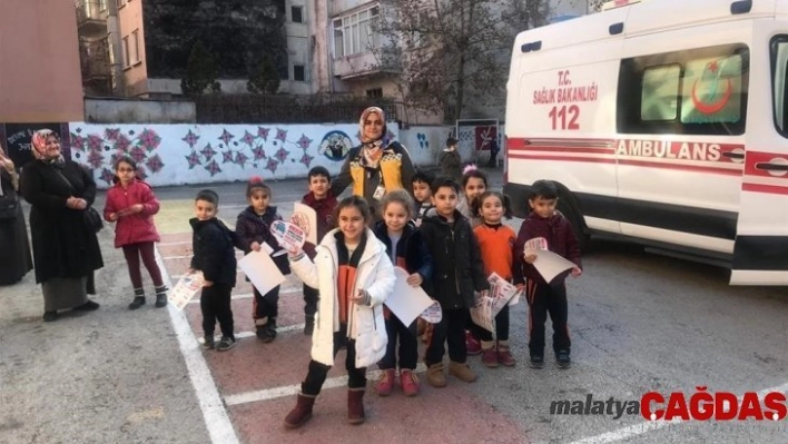 Miniklere ambulans tanıtıldı