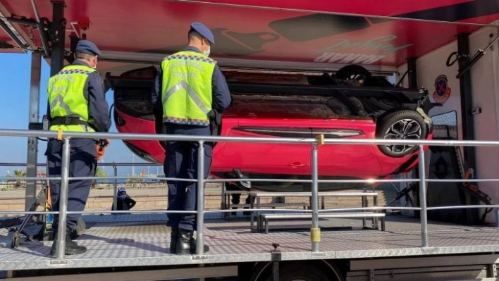 Mobil trafik eğitim tırında eğitim verildi, ilginç görüntüler ortaya çıktı