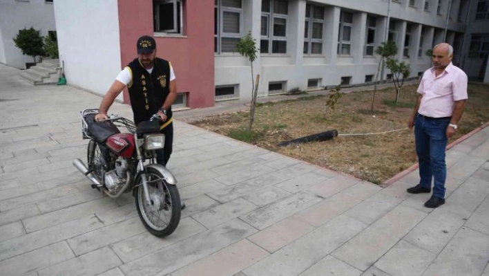 Motosikleti çalınan halk ozanı şiirle şikayetçi oldu şiirle teşekkür etti