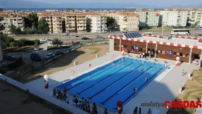 Mudanya Belediyesi, Büyükşehir'in yüzme havuzunu kapattırdı