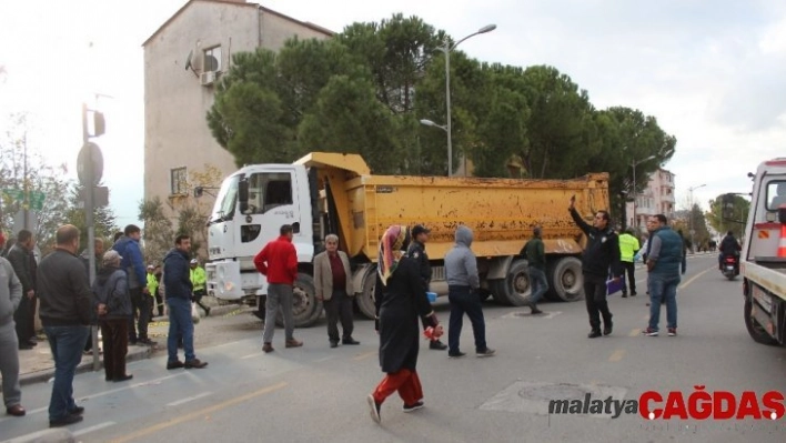 Muğla'da kamyonun çarptığı çocuk ağır yaralandı