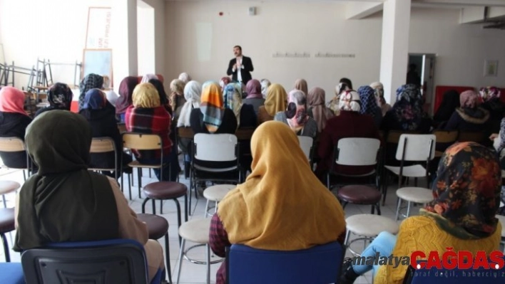 Muradiye'de 'Kadına Yönelik Şiddetle Mücadele Eğitimi' semineri