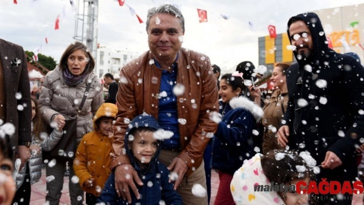 Muratpaşa'da yapay kar mutluluğu