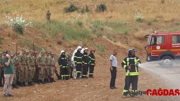 Muş Belediyesinden askerlere yangın eğitimi