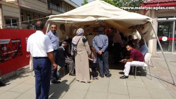 Muş'ta aşı çadırında yoğunluk