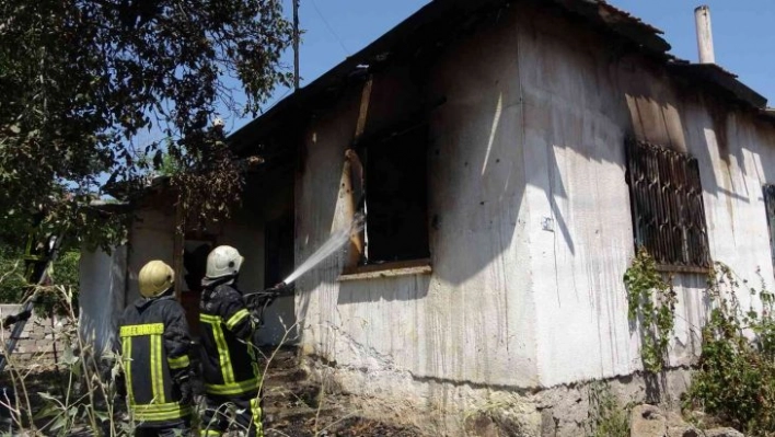 Müstakil evde çıkan yangın söndürüldü