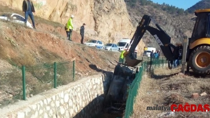 Nallıhan'da otomobil dereye uçtu: 1 yaralı