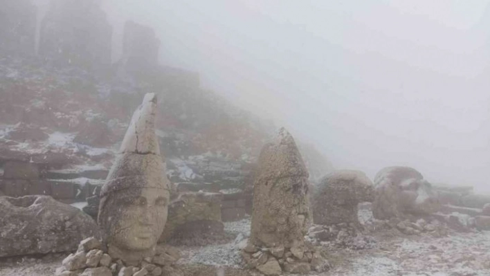 Nemrut Dağı'na mevsimin ilk karı düştü