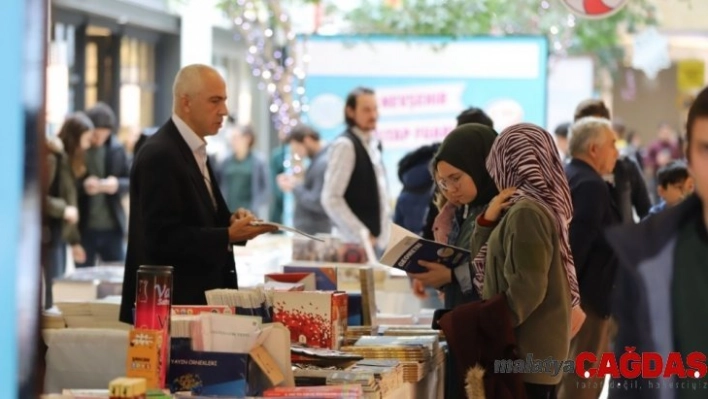 Nevşehir Belediyesi kitap fuarı bir hafta uzatıldı