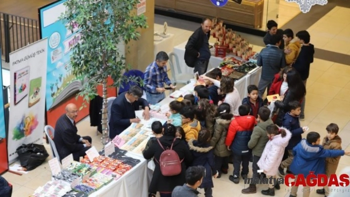 Nevşehir Belediyesi kitap fuarı devam ediyor