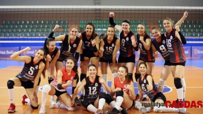 Nevşehir Belediyespor kadın voleybol takımı doludizgin