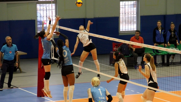 Nicer Hotel Voleybol, Konya Ereğli Belediyespor'u 3-1 yendi