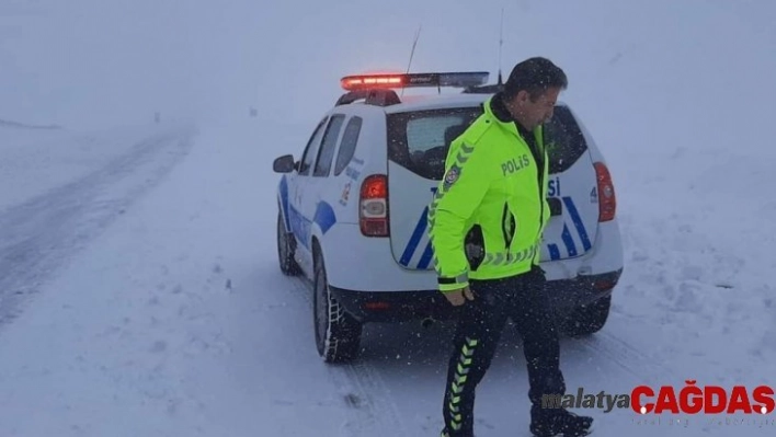 Niğde'de Ulukışla ilçe yolu kapatıldı