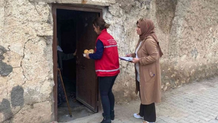 Nusaybin'de ihtiyaç sahiplerine evlere sıcak yemek servisi