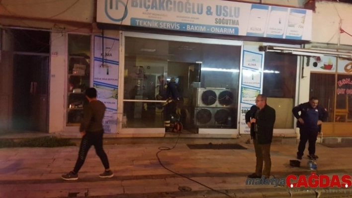 Ocakta bırakılan yemek apartmanda paniğe neden oldu