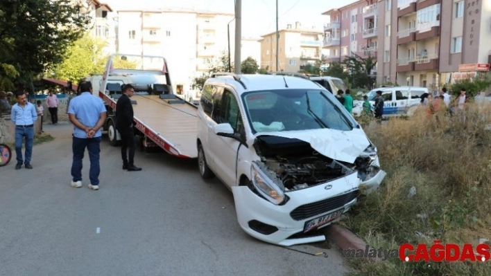 Öğrenci servisi kaza yaptı 8'i öğrenci 9 yaralı