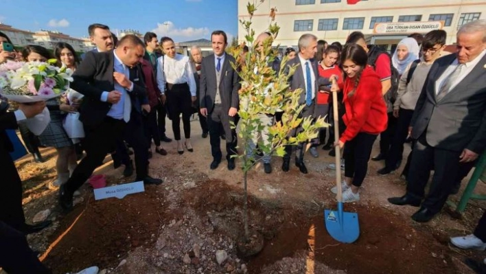 Öğrenciler adına fidan dikildi