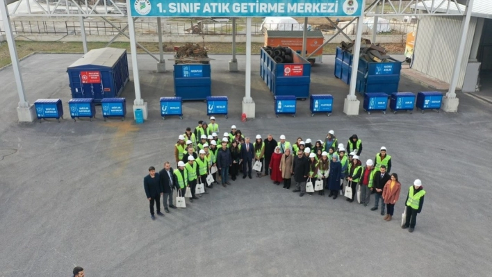 Öğrenciler, Ambalaj Atıkları Toplama Ayırma Merkezi'ni inceledi