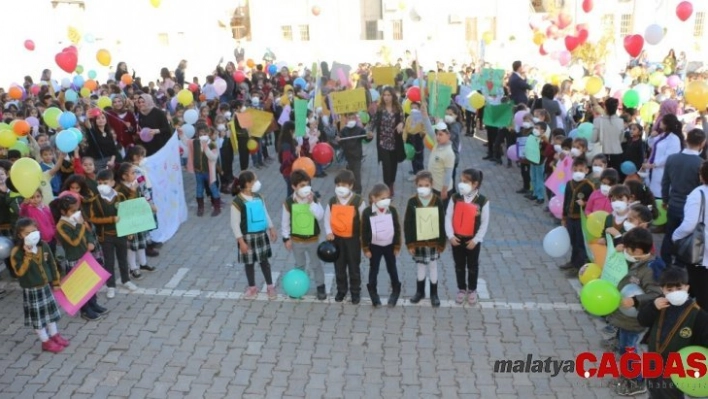 Öğrenciler balonlarla lösemiye dikkat çekti