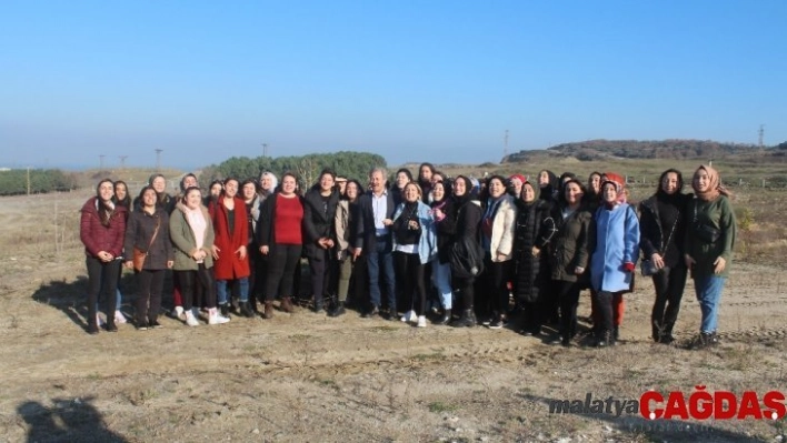 Öğrenciler gelecek için 500 fidanı toprakla buluşturdu